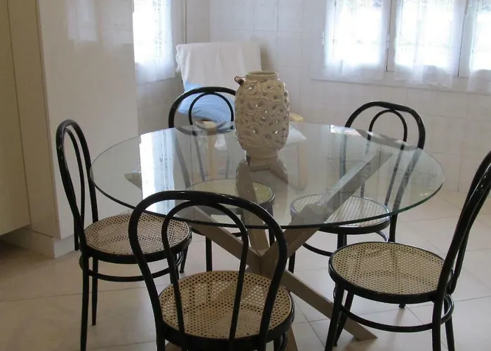 Laura دْيانو مارينا